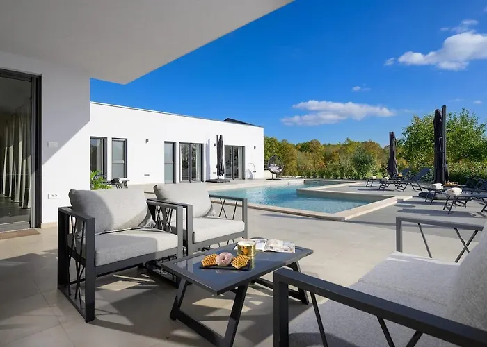 Savrani By Istrialux * Rudani