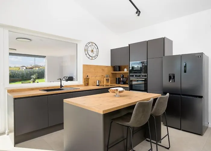 Savrani By Istrialux * Rudani