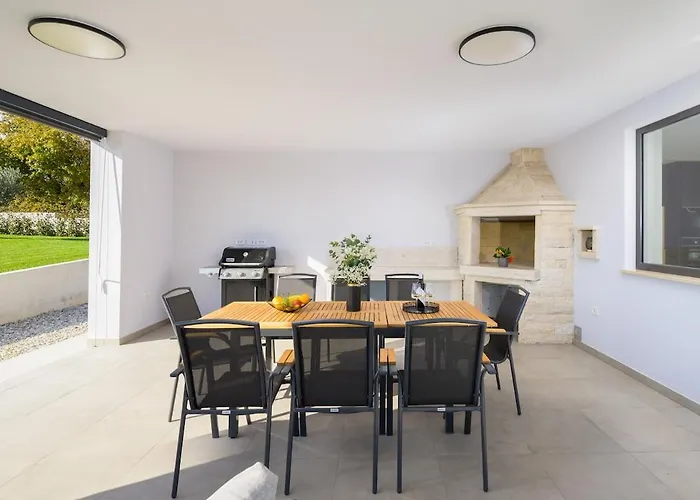 Villa Savrani By Istrialux Rudani