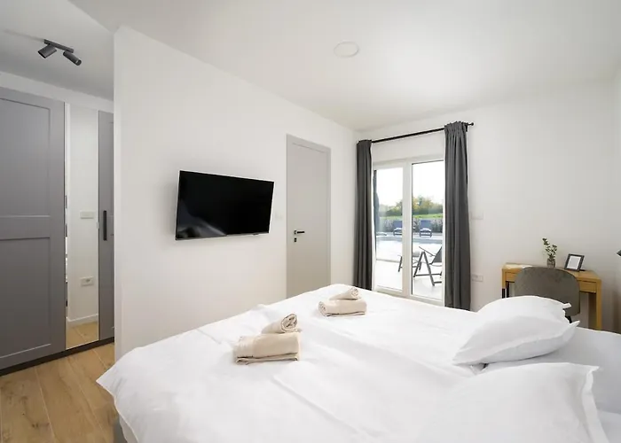 Savrani By Istrialux Rudani