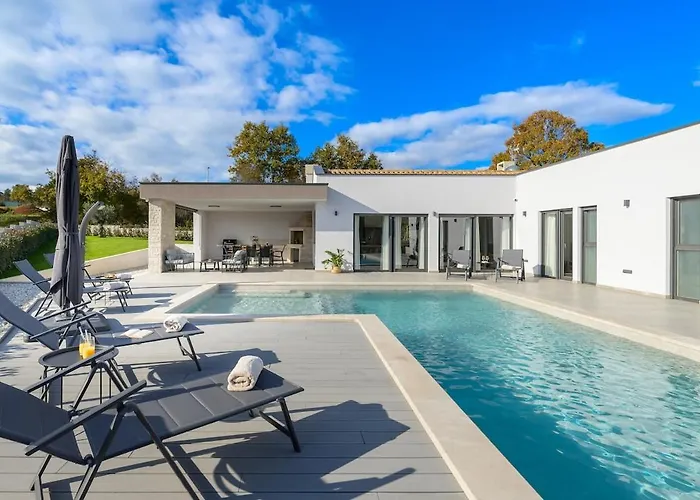 Savrani By Istrialux * Rudani